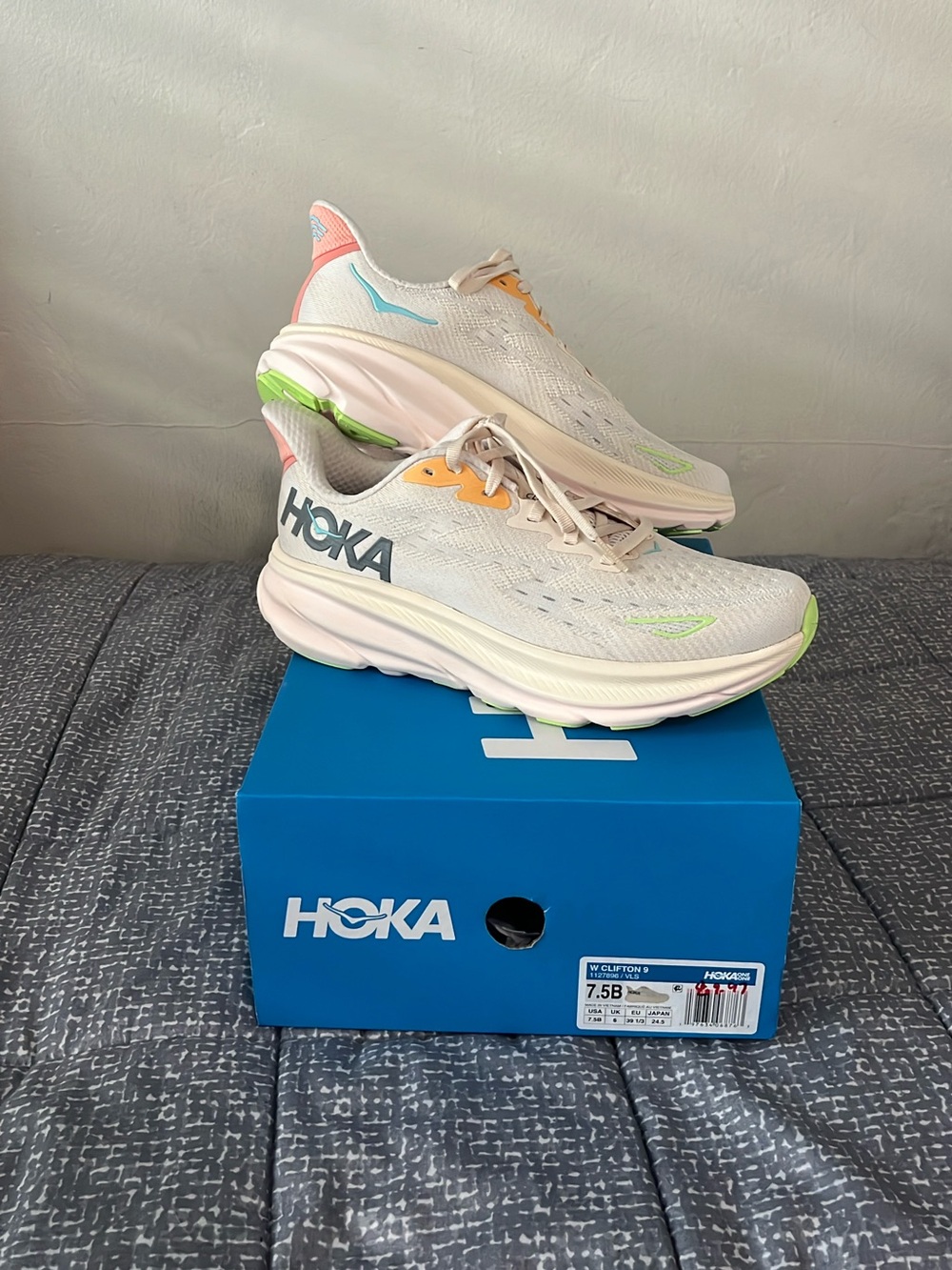 NIB Hoka Women's Size 7.5B Clifton 9 Sneakers Vanilla Lilac Sky Mint & Coral